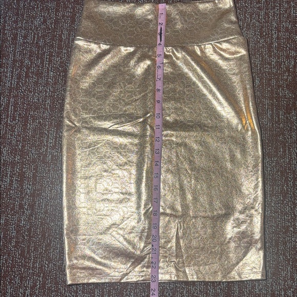 Rose gold stretch metallic pencil skirt abstract pattern on metallic small - Picture 6 of 8